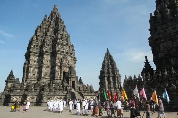 PAKET TOUR JOGJA (3D2N)