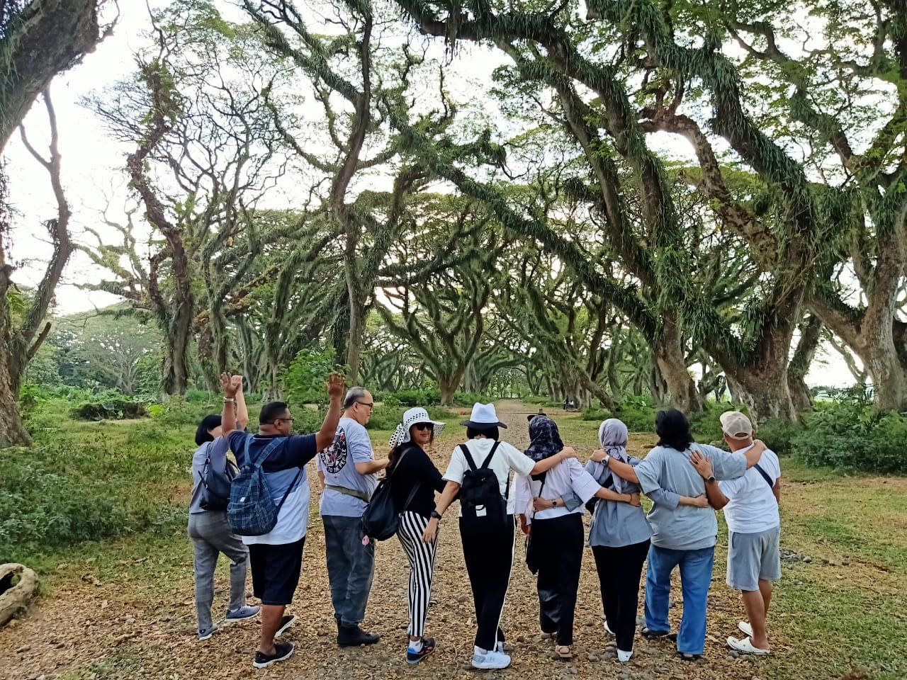 Keseruan pelanggan Swan Tour di destinasi wisata 3