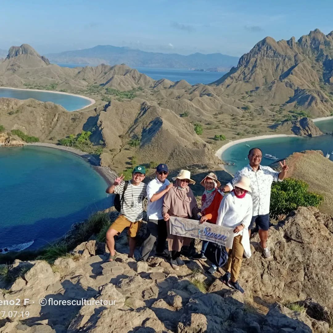 Keseruan pelanggan Swan Tour di destinasi wisata 4