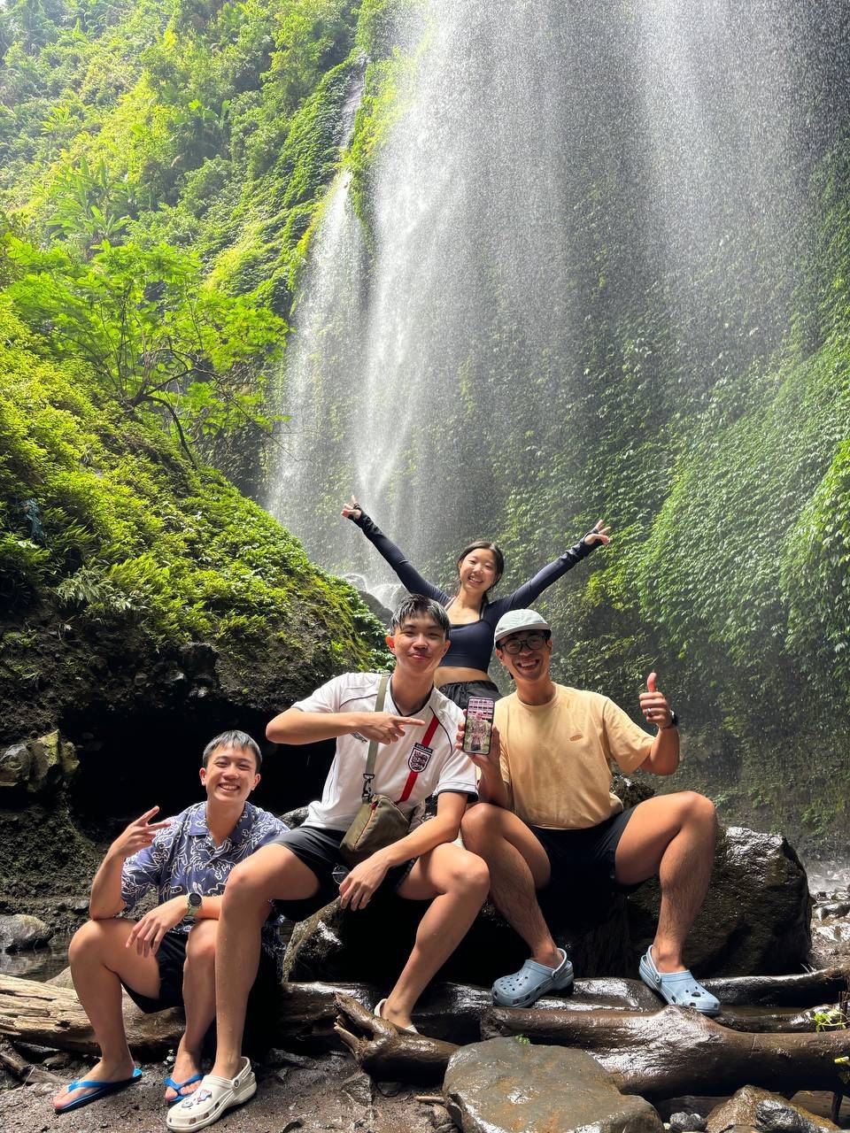 Keseruan pelanggan Swan Tour di destinasi wisata 6